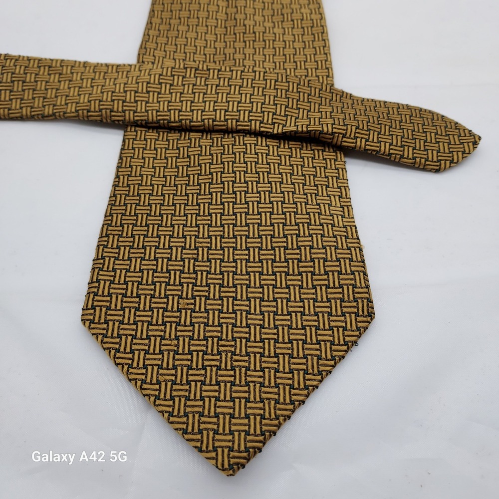 Brooks Brothers Makers Silk Tie Gold Navy Blue Basketweave Geometric Made in USA